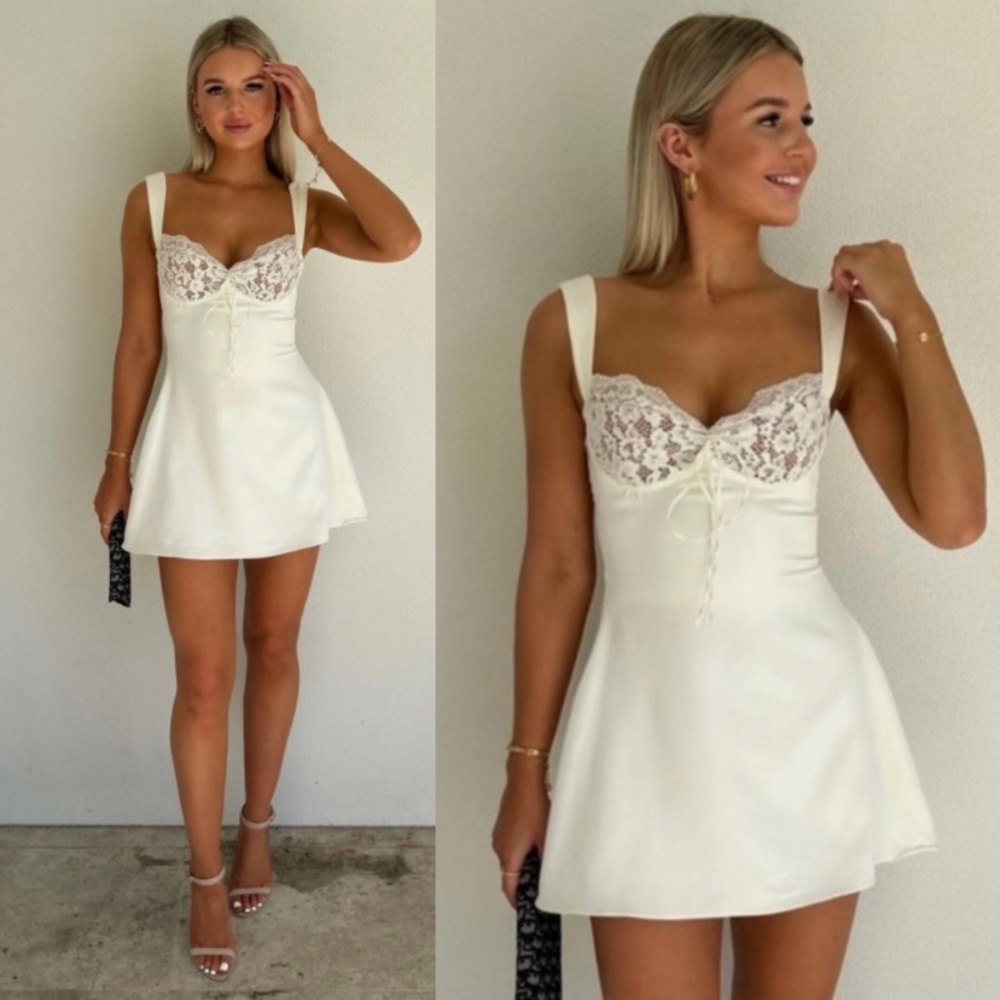 House of CB ‘Adriana’ Ivory Satin and Lace white Dress NWOT size M